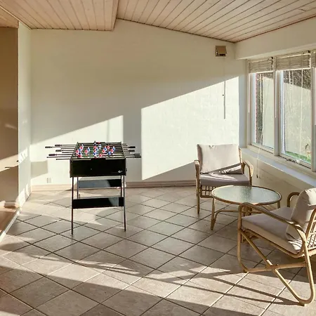 5 Bedroom Awesome In Сasa de vacaciones *