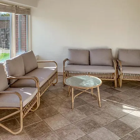 5 Bedroom Awesome In Сasa de vacaciones *