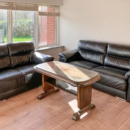 5 Bedroom Awesome In Сasa de vacaciones *