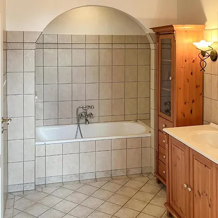 Дом отдыха 5 Bedroom Awesome In