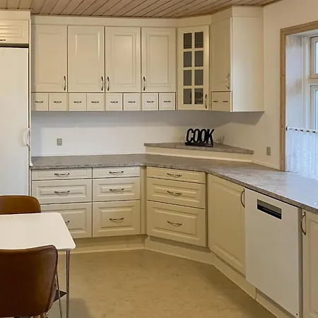 5 Bedroom Awesome In Ferienhaus