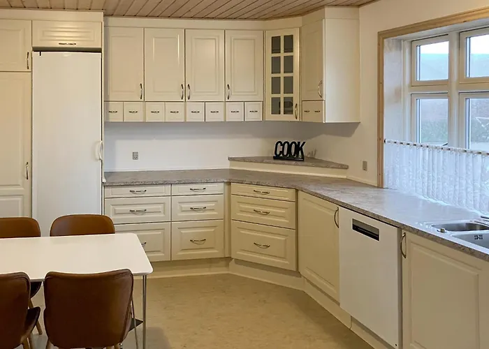 5 Bedroom Awesome In Ferienhaus